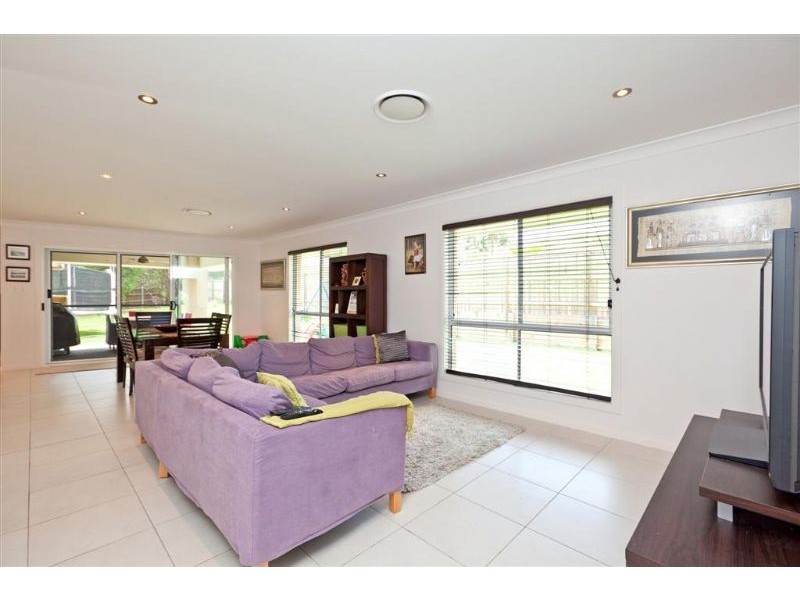 8 Village Drive, Mount Cotton QLD 4165