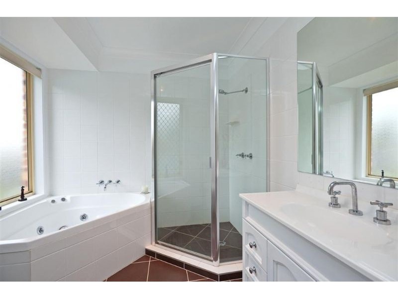 2 Lomond Place, Victoria Point QLD 4165