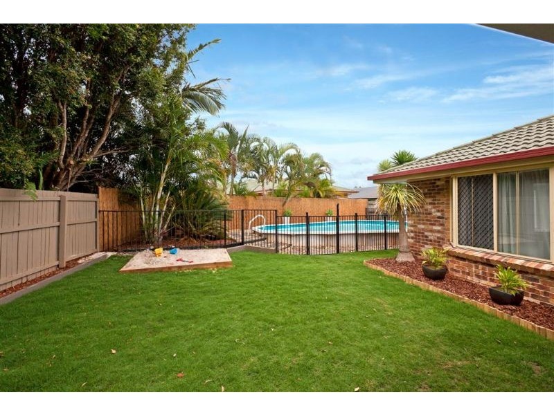 2 Lomond Place, Victoria Point QLD 4165