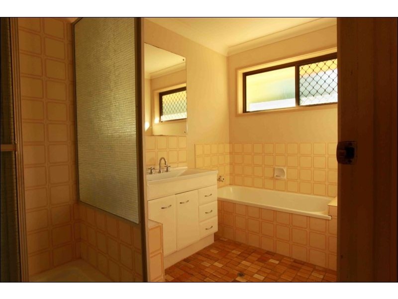 16 Chestnut Crescent, Victoria Point QLD 4165