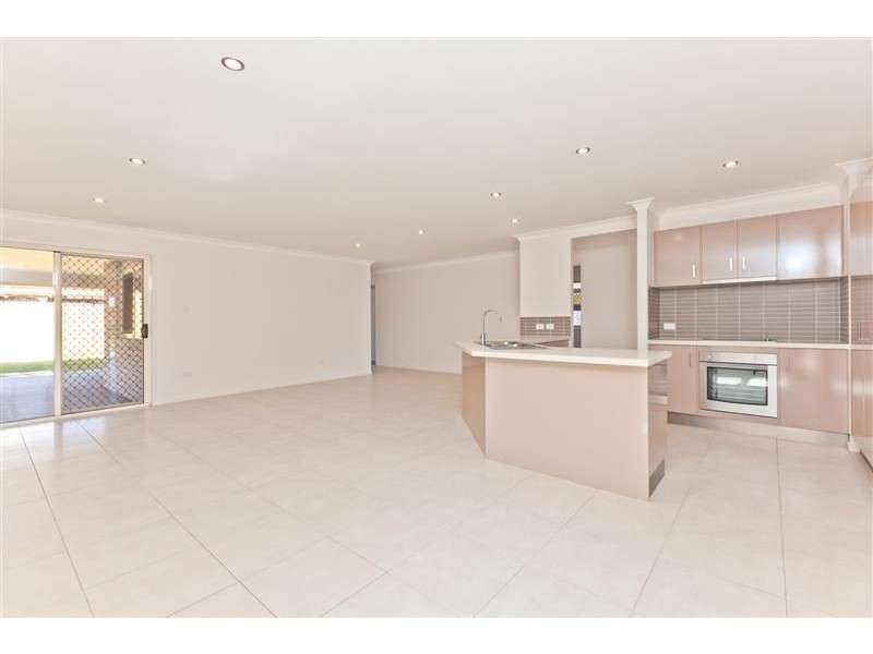 17 Seaholly Crescent, Victoria Point QLD 4165