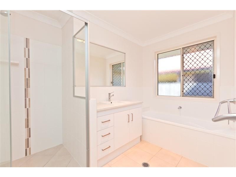 17 Seaholly Crescent, Victoria Point QLD 4165