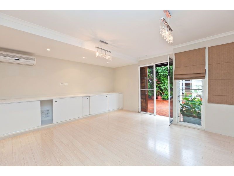 16 Oak Street, Ormiston QLD 4160