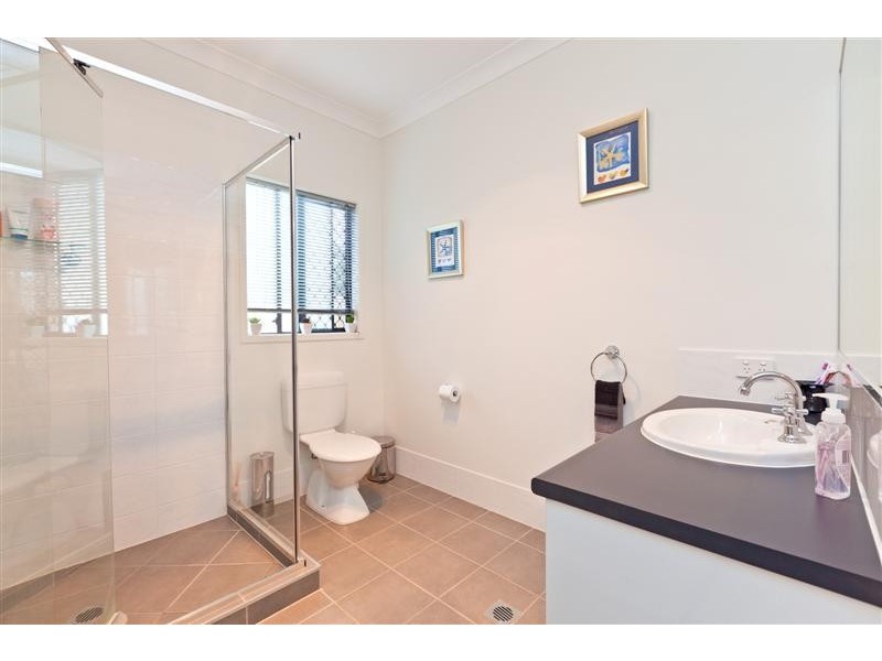 2 Estuary Avenue, Victoria Point QLD 4165