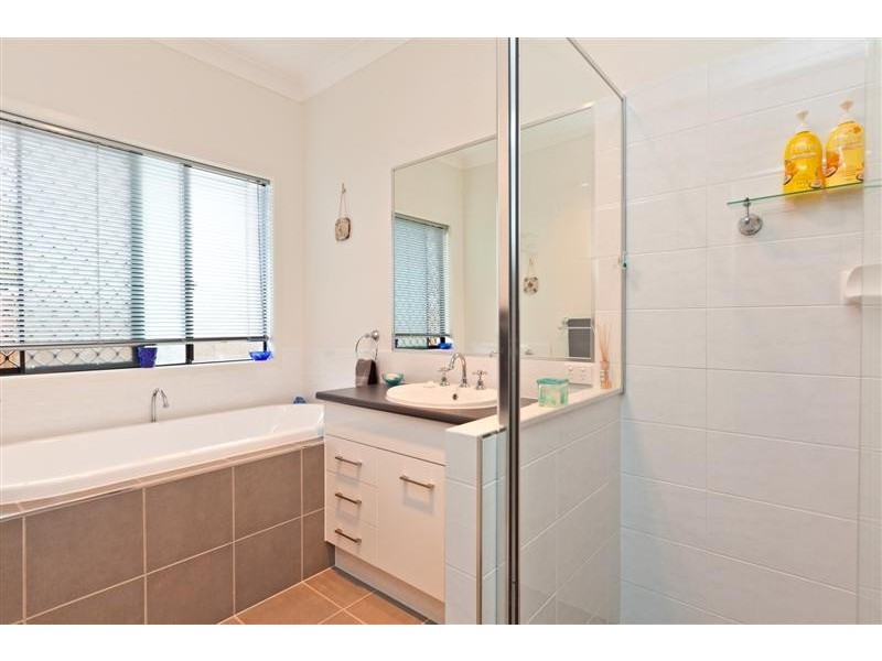2 Estuary Avenue, Victoria Point QLD 4165