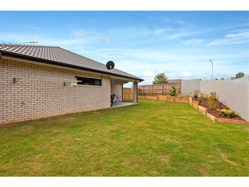 2 Estuary Avenue, Victoria Point QLD 4165