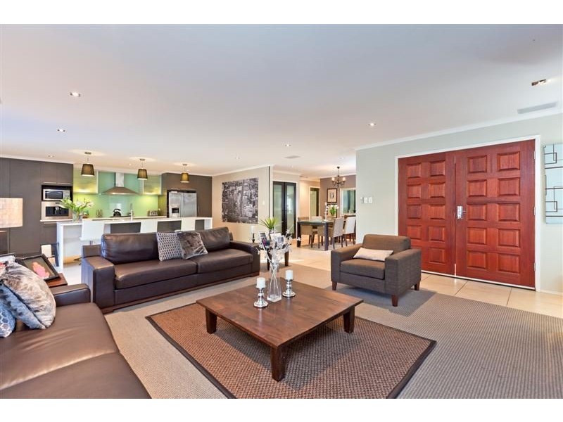 8 Rossinton Street, Birkdale QLD 4159