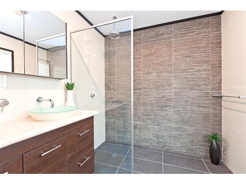 8 Rossinton Street, Birkdale QLD 4159