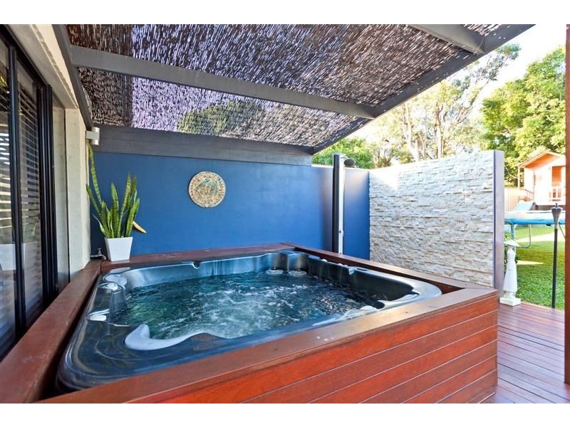 8 Rossinton Street, Birkdale QLD 4159