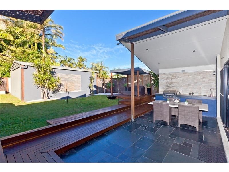 8 Rossinton Street, Birkdale QLD 4159