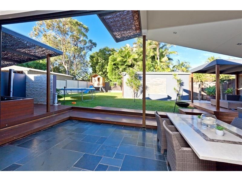 8 Rossinton Street, Birkdale QLD 4159