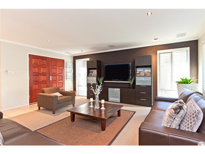 8 Rossinton Street, Birkdale QLD 4159