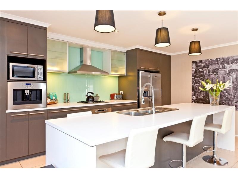 8 Rossinton Street, Birkdale QLD 4159