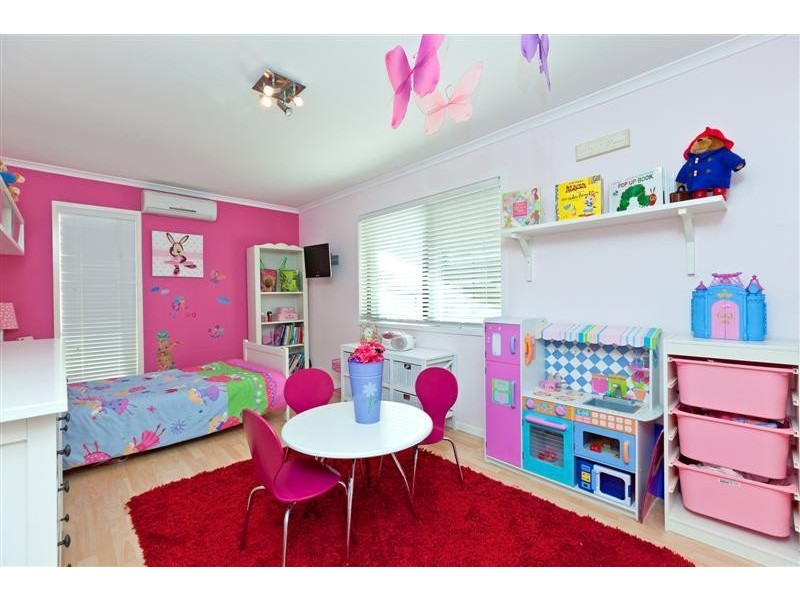 8 Rossinton Street, Birkdale QLD 4159