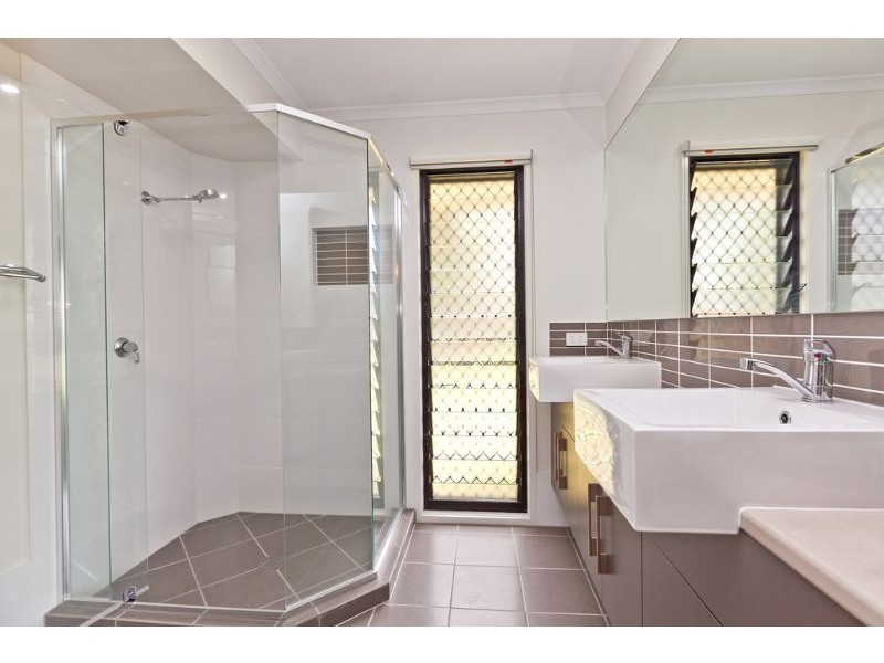 8  Pyrus Place, Redland Bay QLD 4165