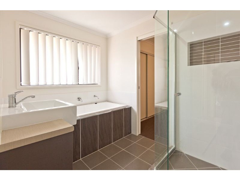 8  Pyrus Place, Redland Bay QLD 4165