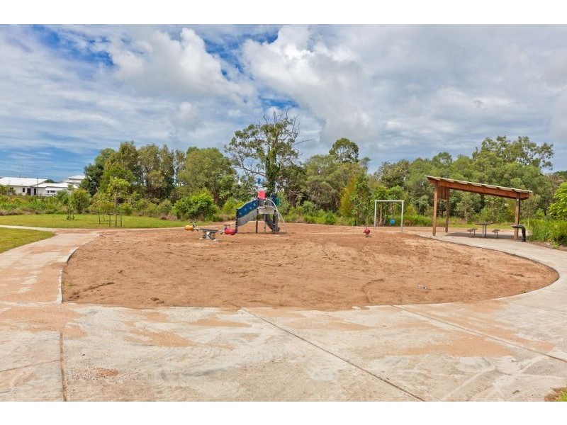 8  Pyrus Place, Redland Bay QLD 4165