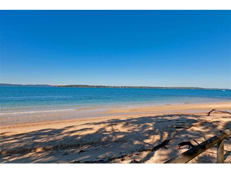 26 Carefree Street, Coochiemudlo Island QLD 4184