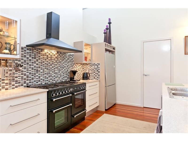 11 Erobin Street, Coochiemudlo Island QLD 4184