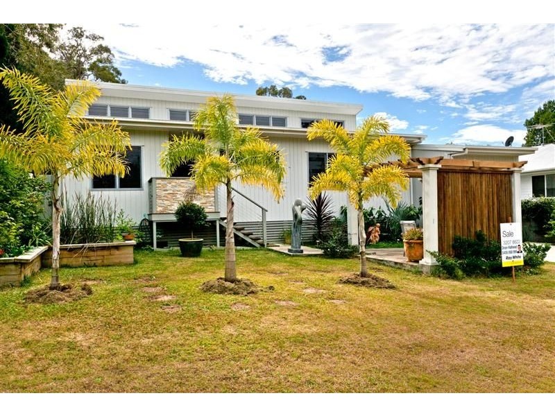 11 Erobin Street, Coochiemudlo Island QLD 4184