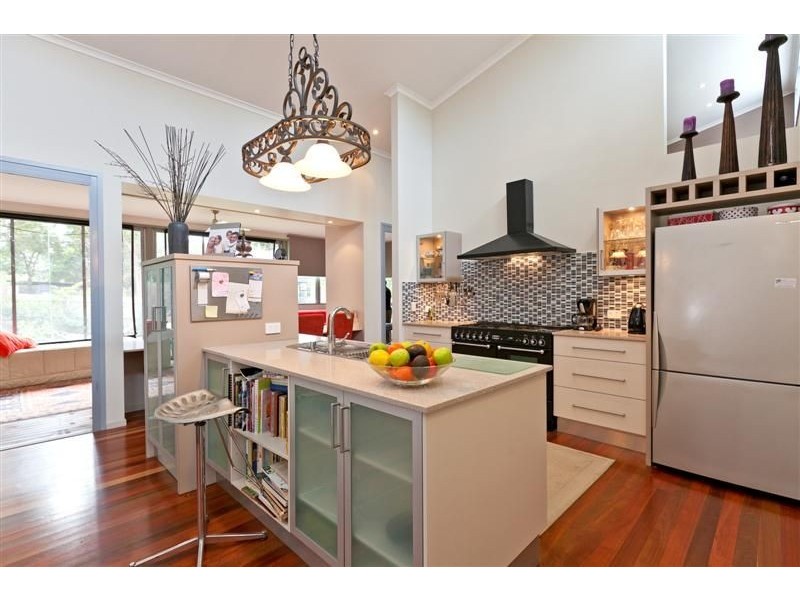 11 Erobin Street, Coochiemudlo Island QLD 4184