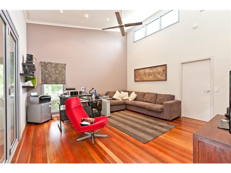 11 Erobin Street, Coochiemudlo Island QLD 4184