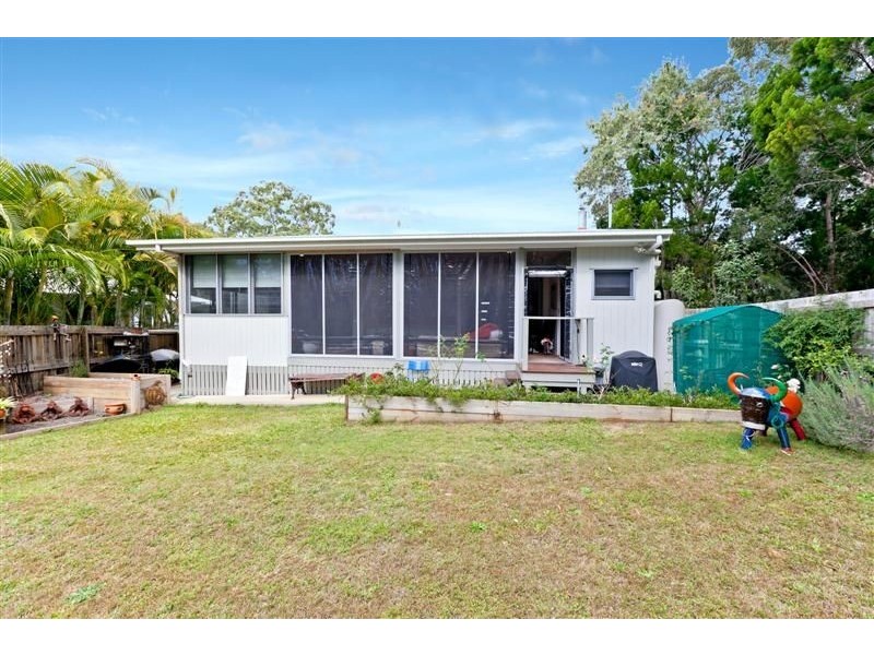 11 Erobin Street, Coochiemudlo Island QLD 4184