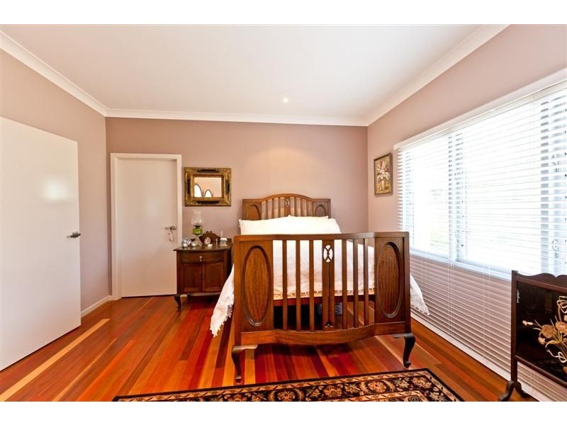 11 Erobin Street, Coochiemudlo Island QLD 4184