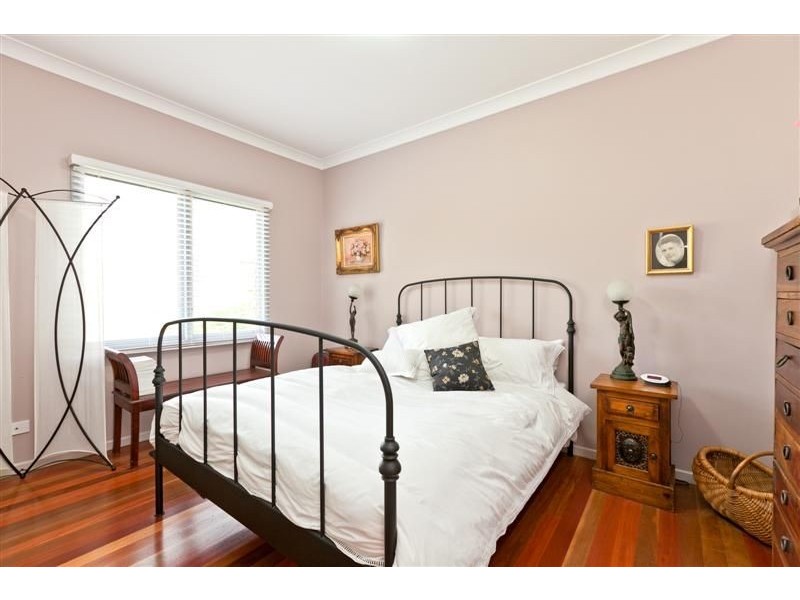 11 Erobin Street, Coochiemudlo Island QLD 4184