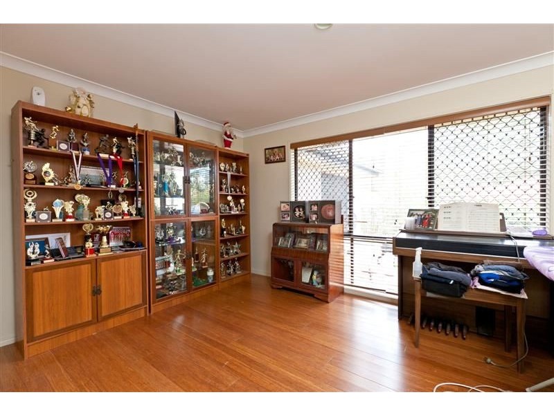 27 Caswell Crescent, Redland Bay QLD 4165