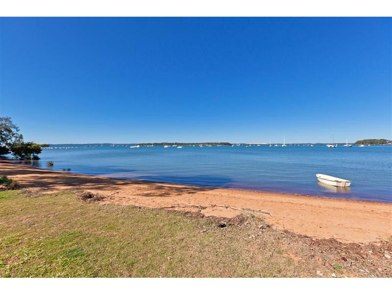 35 Wilson Esplanade, Victoria Point QLD 4165