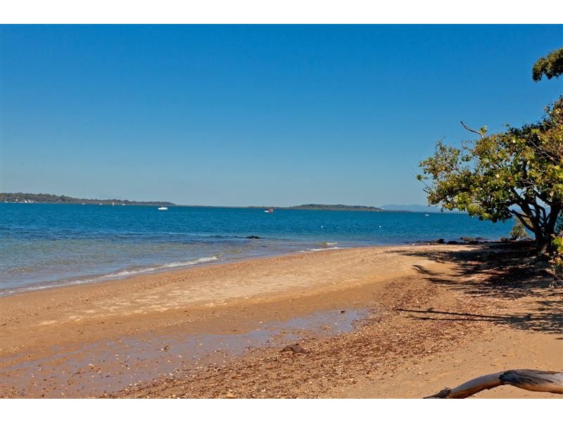 2 Orange Grove Street, Coochiemudlo Island QLD 4184