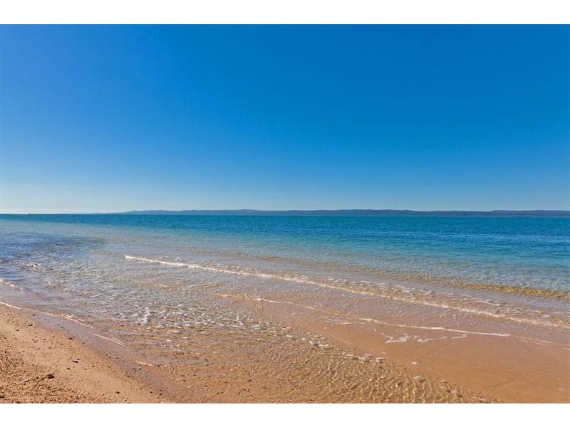 2 Orange Grove Street, Coochiemudlo Island QLD 4184