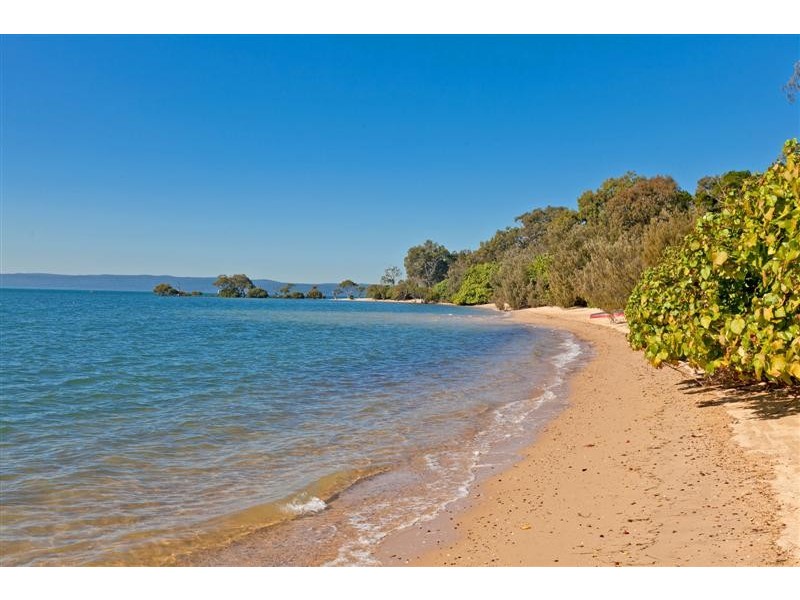 2 Orange Grove Street, Coochiemudlo Island QLD 4184