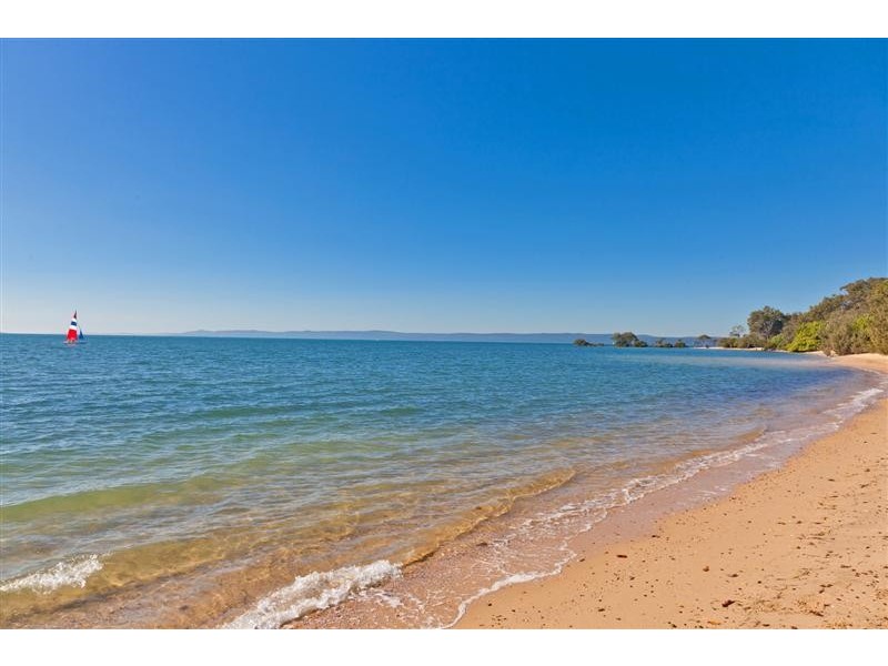 2 Orange Grove Street, Coochiemudlo Island QLD 4184