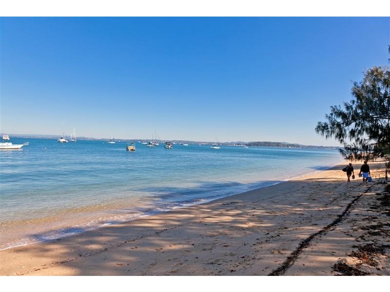 2 Orange Grove Street, Coochiemudlo Island QLD 4184