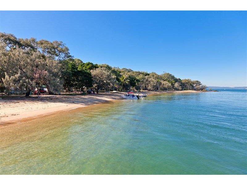 2 Orange Grove Street, Coochiemudlo Island QLD 4184