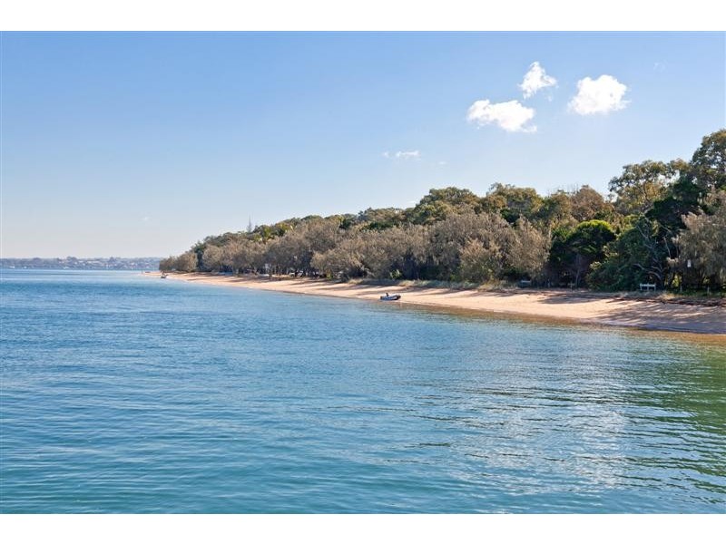 2 Orange Grove Street, Coochiemudlo Island QLD 4184