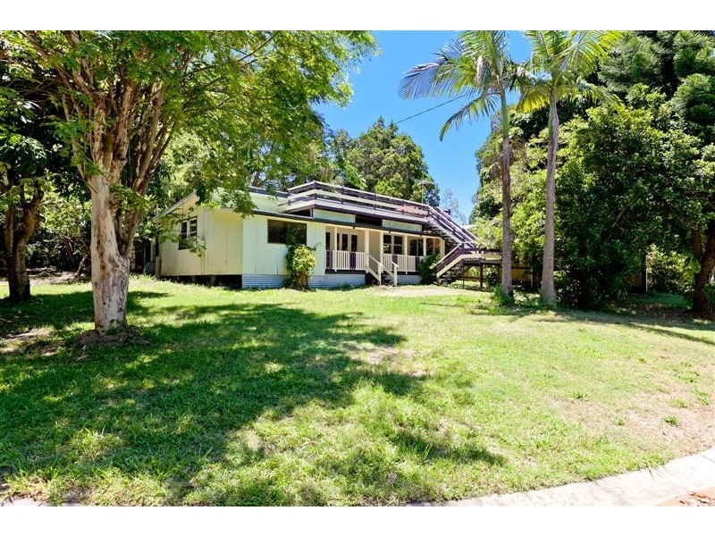 2 Orange Grove Street, Coochiemudlo Island QLD 4184