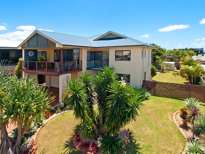 11 Baylink Drive, Redland Bay QLD 4165