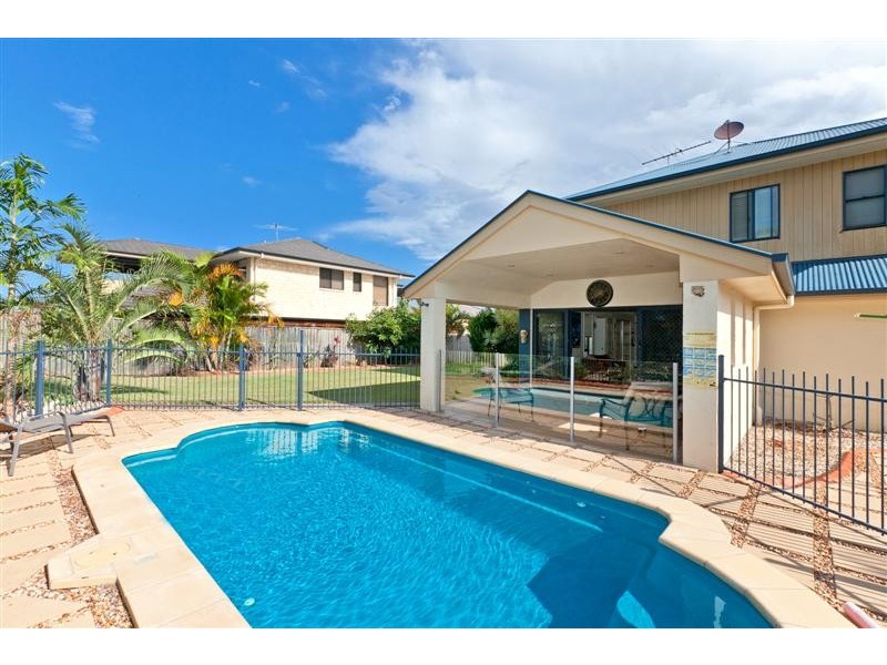 11 Baylink Drive, Redland Bay QLD 4165