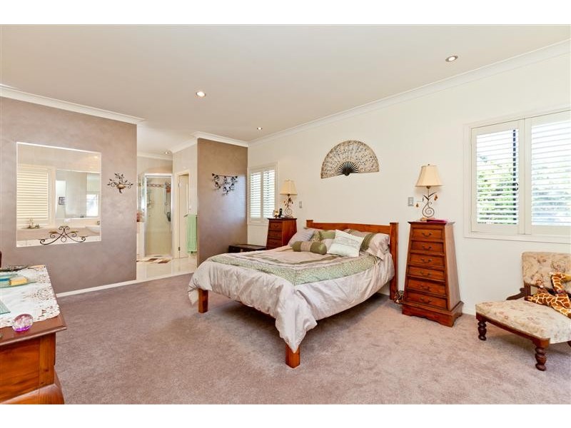 11 Baylink Drive, Redland Bay QLD 4165