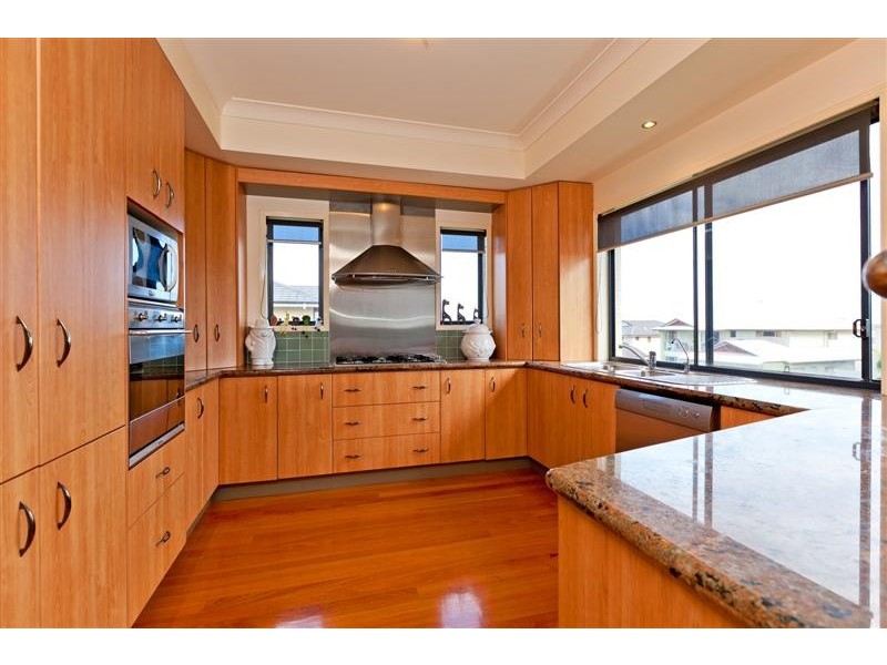 11 Baylink Drive, Redland Bay QLD 4165