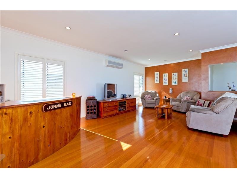 11 Baylink Drive, Redland Bay QLD 4165