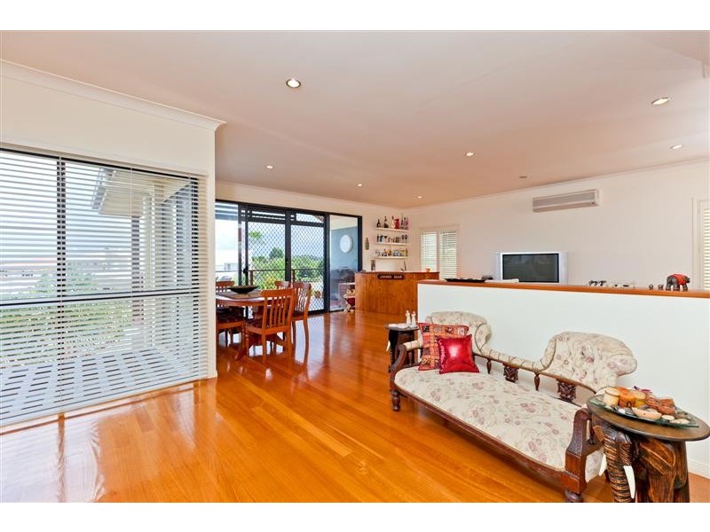 11 Baylink Drive, Redland Bay QLD 4165