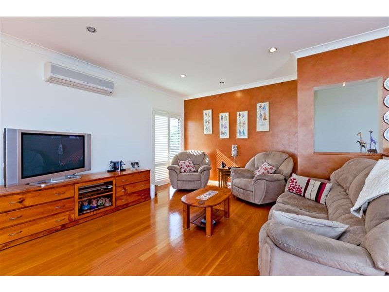 11 Baylink Drive, Redland Bay QLD 4165