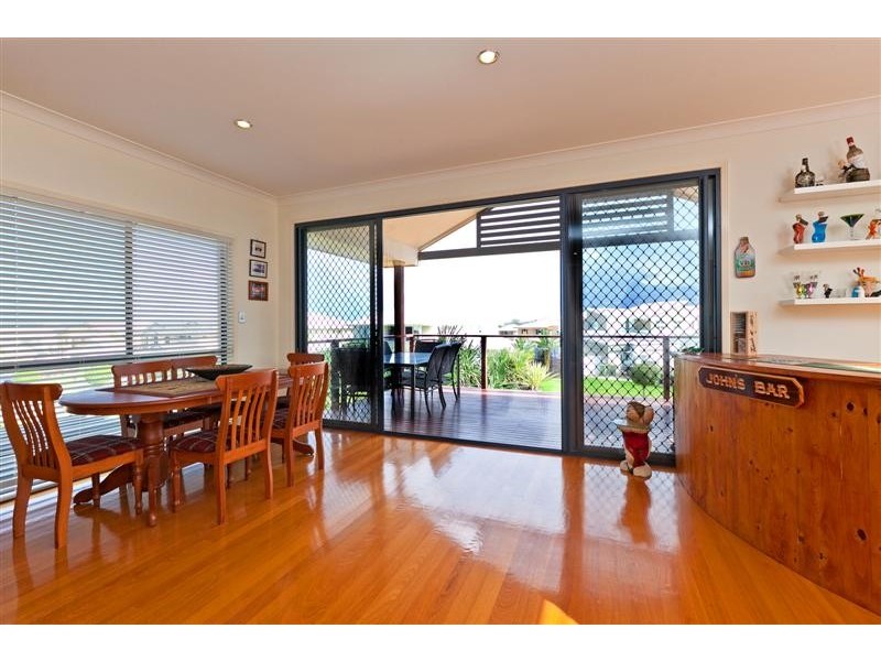 11 Baylink Drive, Redland Bay QLD 4165