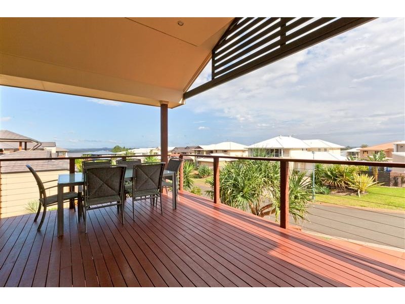 11 Baylink Drive, Redland Bay QLD 4165