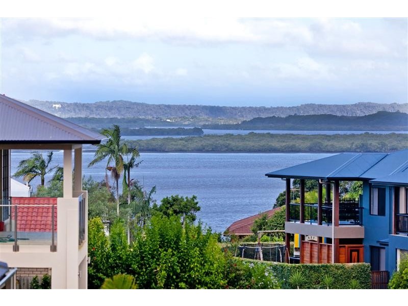 11 Baylink Drive, Redland Bay QLD 4165