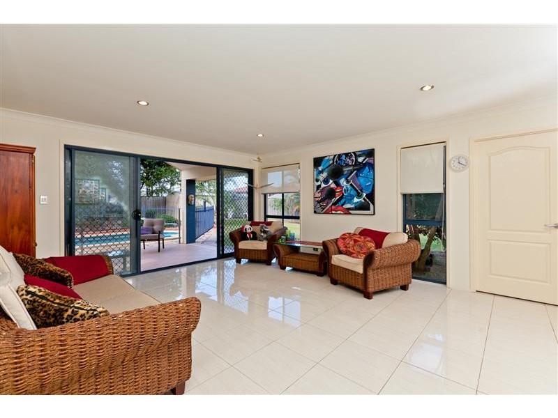 11 Baylink Drive, Redland Bay QLD 4165